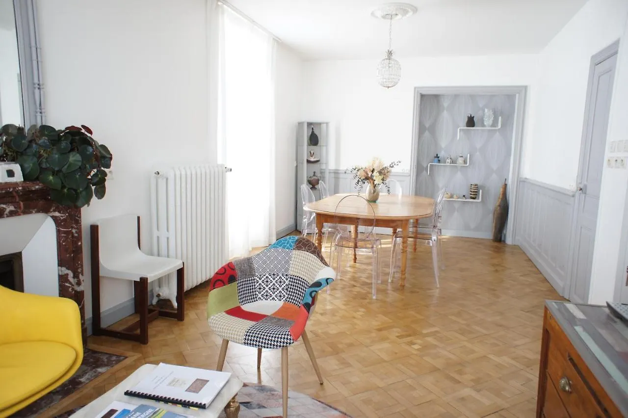 Mas Terre Chambres D'Hotes Lezoux 0*,  France