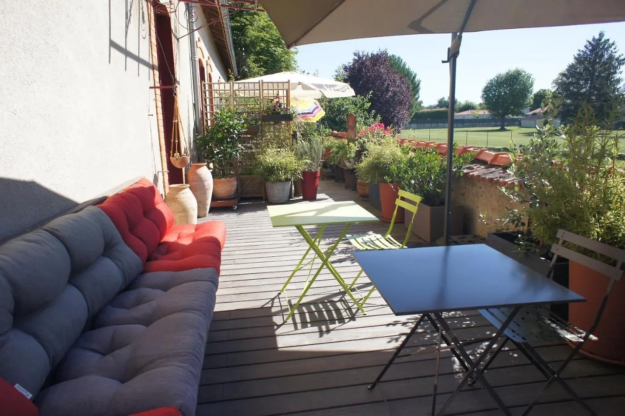 Mas Terre Chambres D'Hotes Lezoux Bed & Breakfast